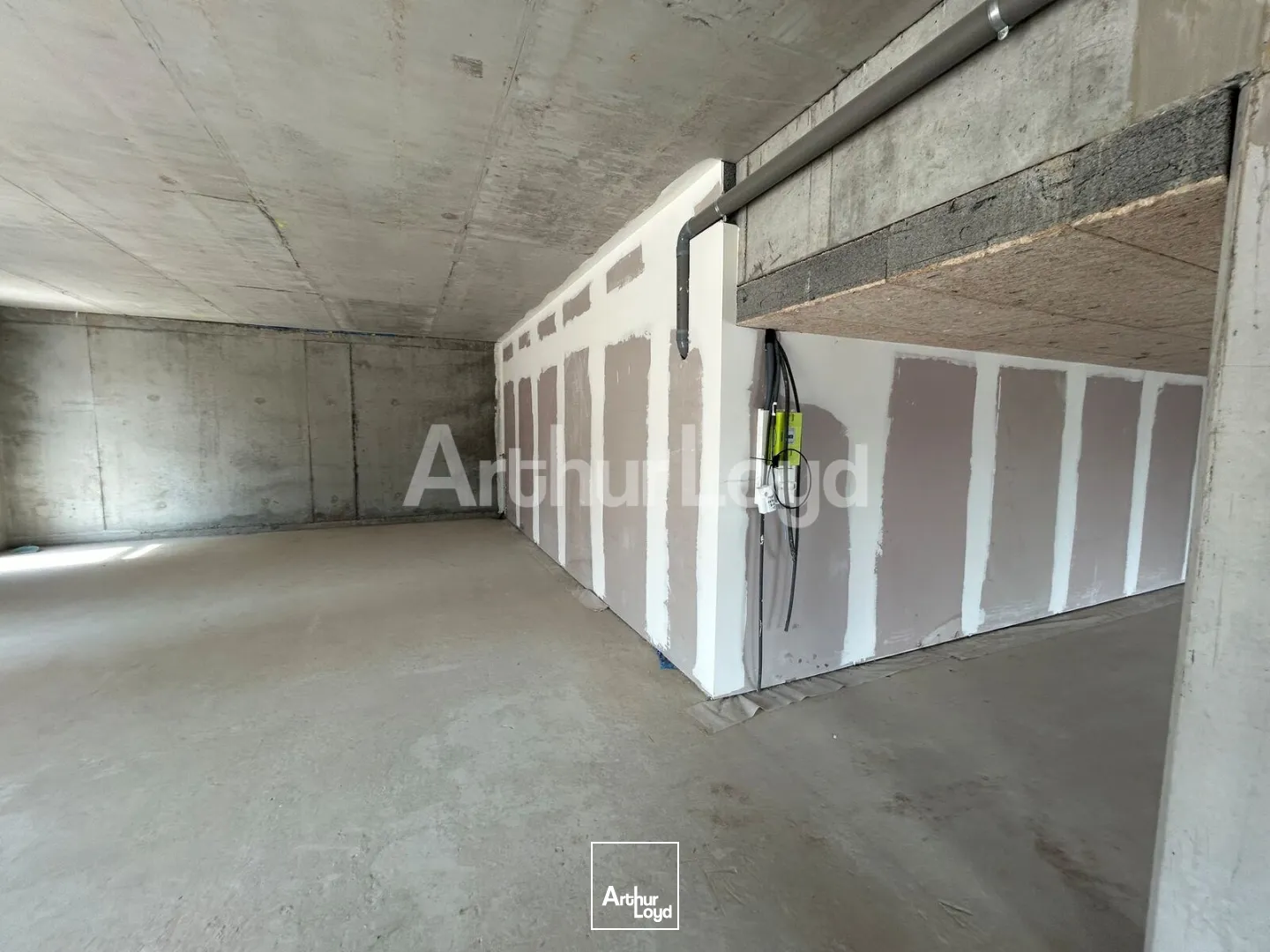 Locaux commerciaux - Location - LIEVIN - 62800 - 52.65-249.5 - 7894738