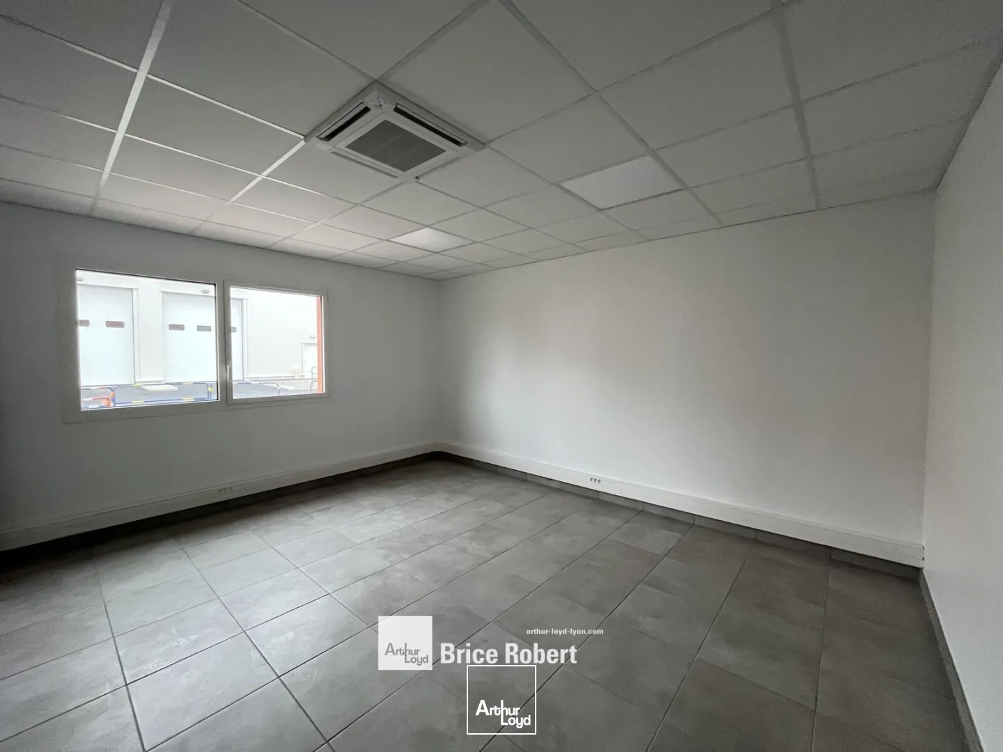 Locaux d'activité & Entrepôts - Location - CHASSIEU - 69680 - 120-1705 - 7895329