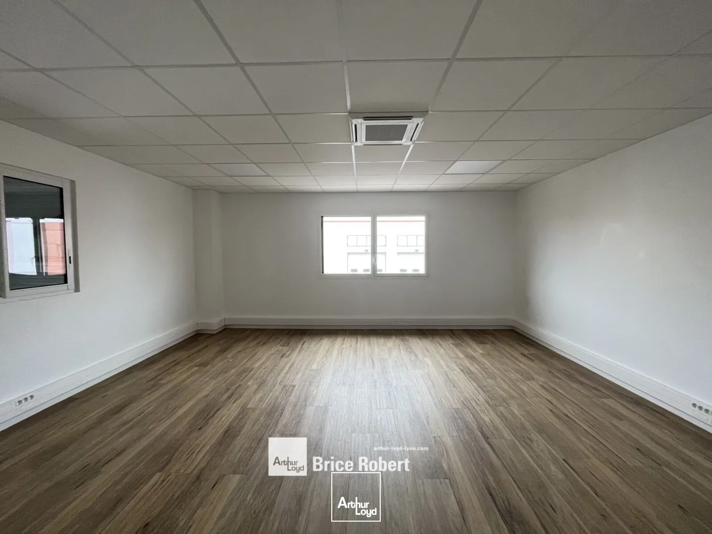Locaux d'activité & Entrepôts - Location - CHASSIEU - 69680 - 120-1705 - 7895328