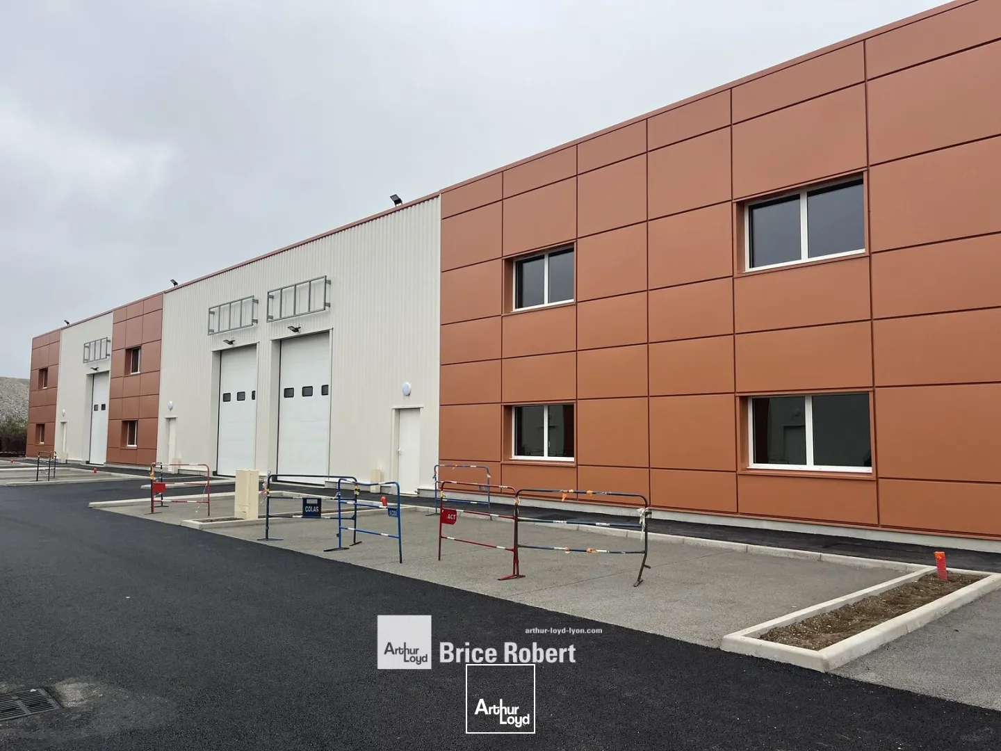 Locaux d'activité & Entrepôts - Location - CHASSIEU - 69680 - 120-1705 - 7895325