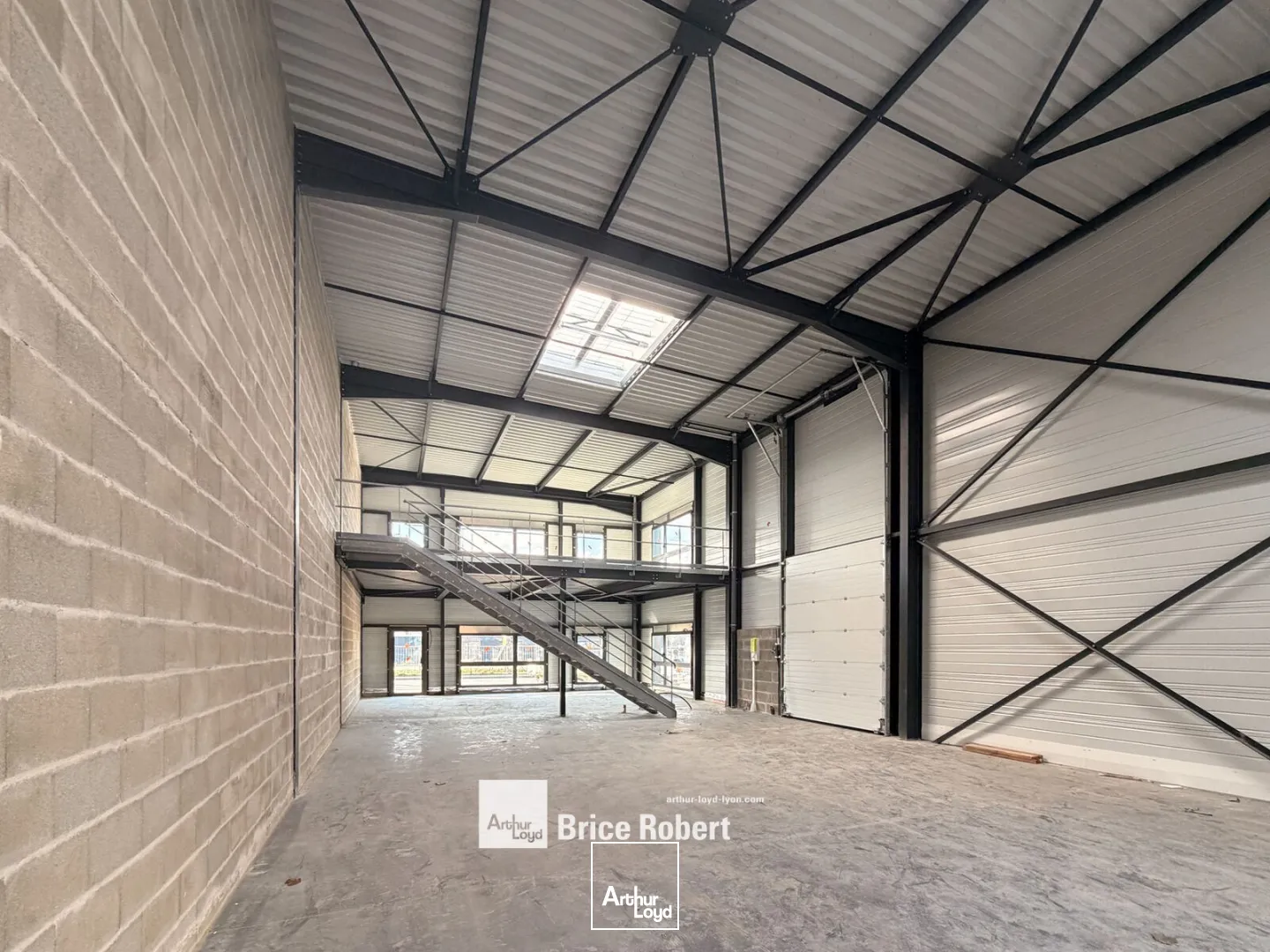 Locaux d'activité & Entrepôts - Location - DECINES CHARPIEU - 69150 - 143-2217 - 7895367