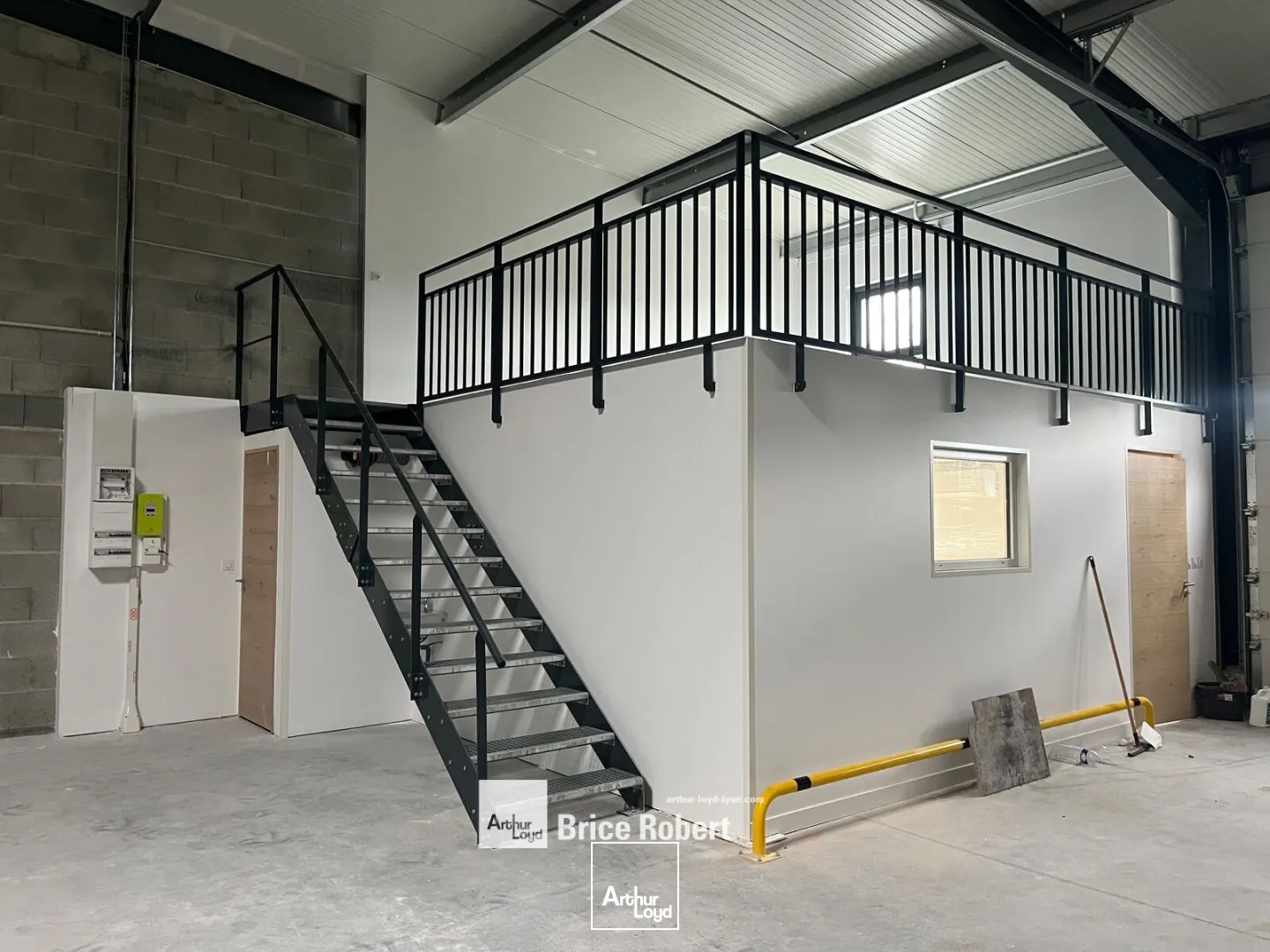 Locaux d'activité & Entrepôts - Location - MIONS - 69780 - 223-1115 - 7895827