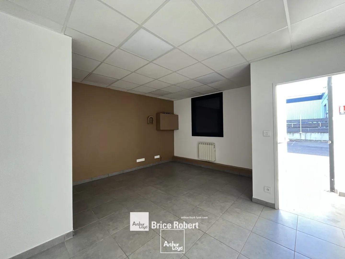 Locaux d'activité & Entrepôts - Location - TOUSSIEU - 69780 - 175-175 - 7895891