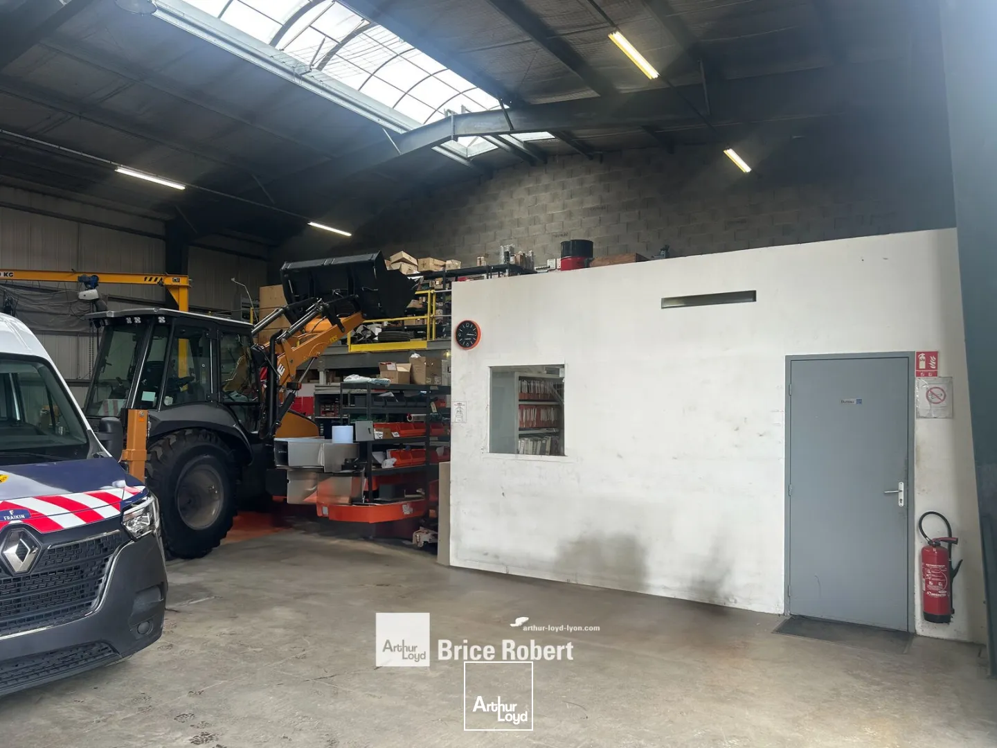 Locaux d'activité & Entrepôts - Location - SAINT BONNET DE MURE - 69720 - 518-518 - 7895924