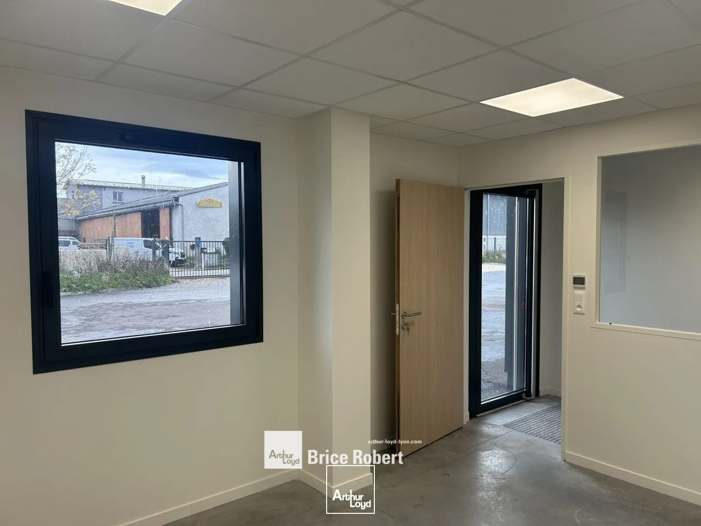 Locaux d'activité & Entrepôts - Vente - GRANIEU - 38490 - 686-686 - 7895929