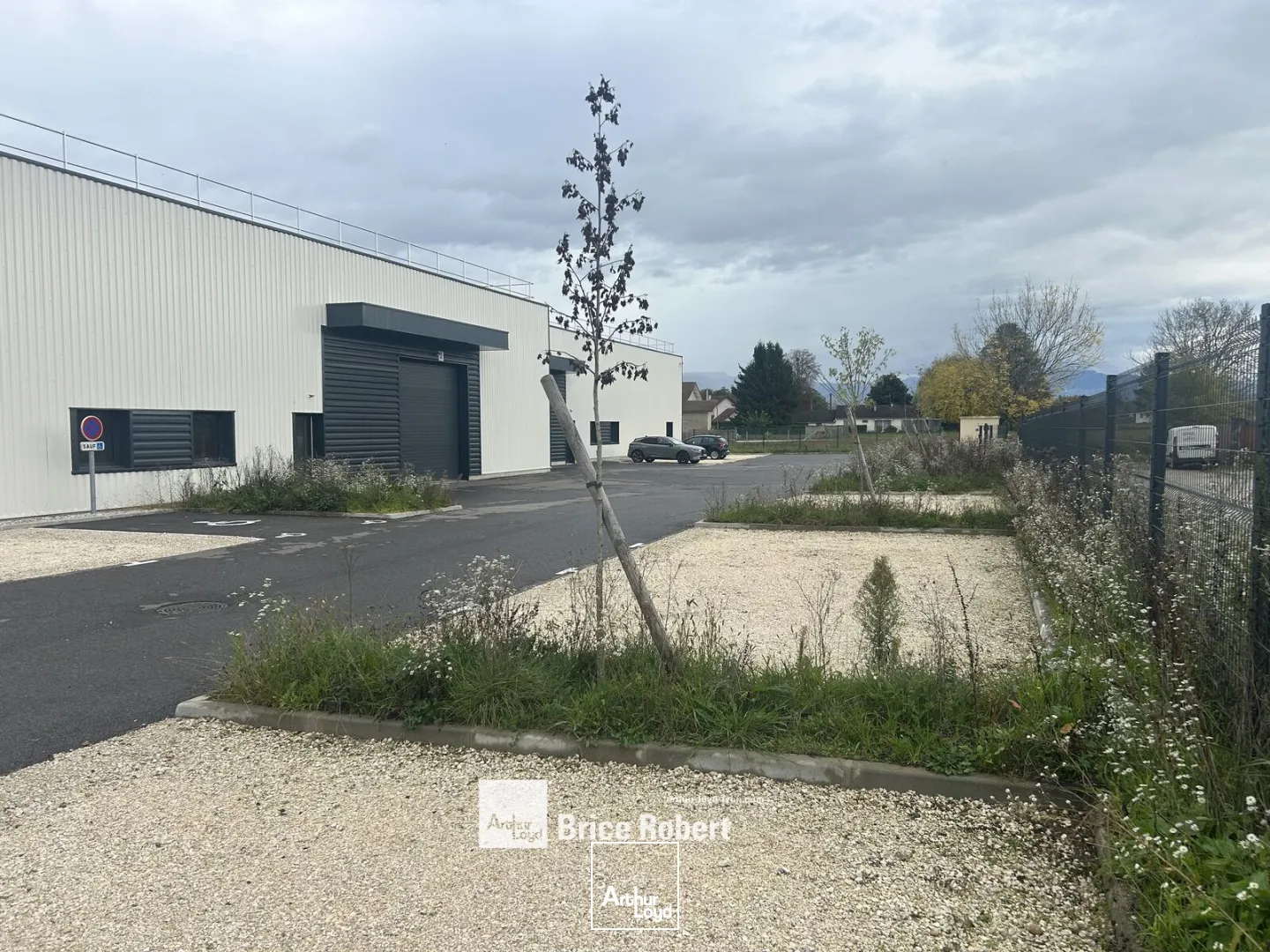 Locaux d'activité & Entrepôts - Vente - GRANIEU - 38490 - 686-686 - 7895933