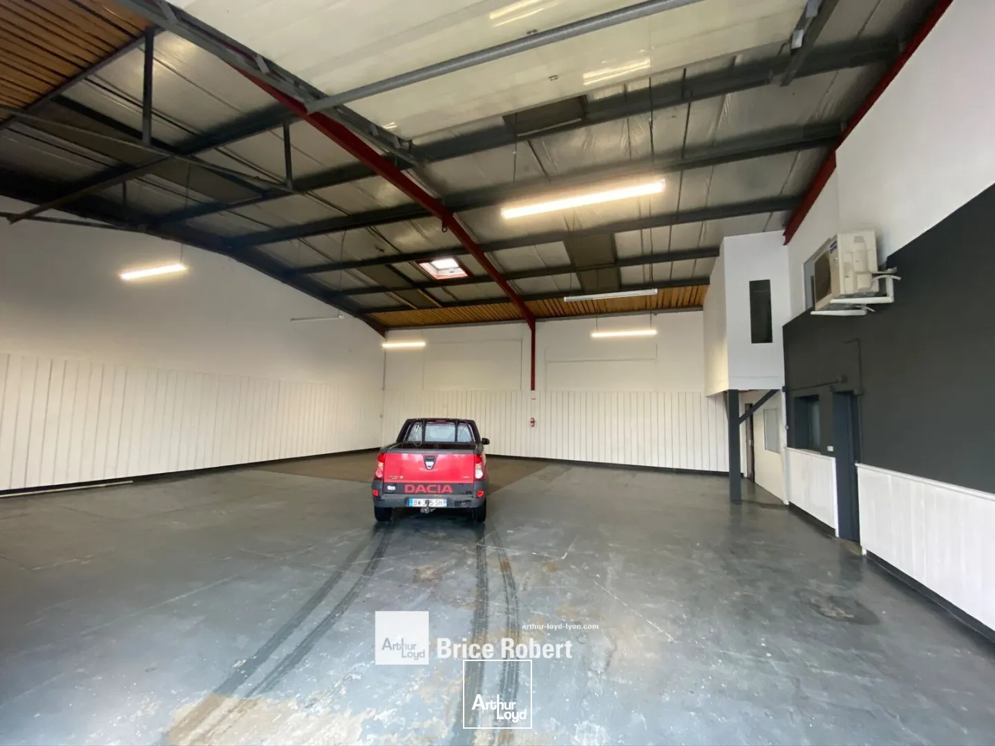 Locaux d'activité & Entrepôts - Location - CIVRIEUX D'AZERGUES - 69380 - 273-273 - 7896019