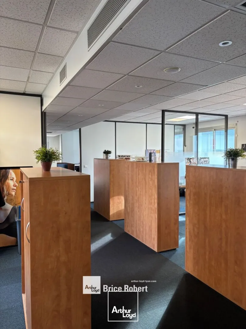 Locaux d'activité & Entrepôts - Location - VILLEURBANNE - 69100 - 2300-2300 - 7896065