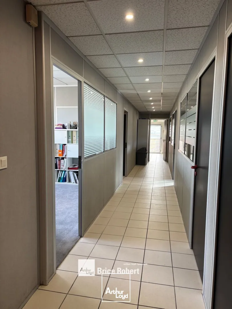 Locaux d'activité & Entrepôts - Location - VILLEURBANNE - 69100 - 2300-2300 - 7896066
