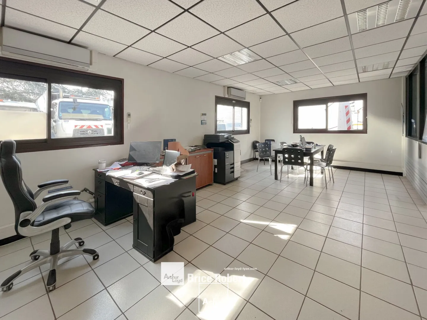 Locaux d'activité & Entrepôts - Location - VILLEURBANNE - 69100 - 460-460 - 7896119