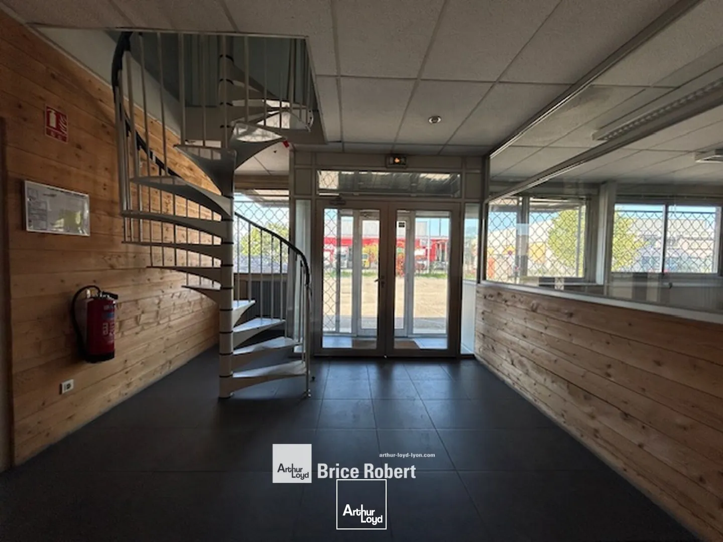 Locaux d'activité & Entrepôts - Vente - VAULX EN VELIN - 69120 - 2200-2200 - 7896236