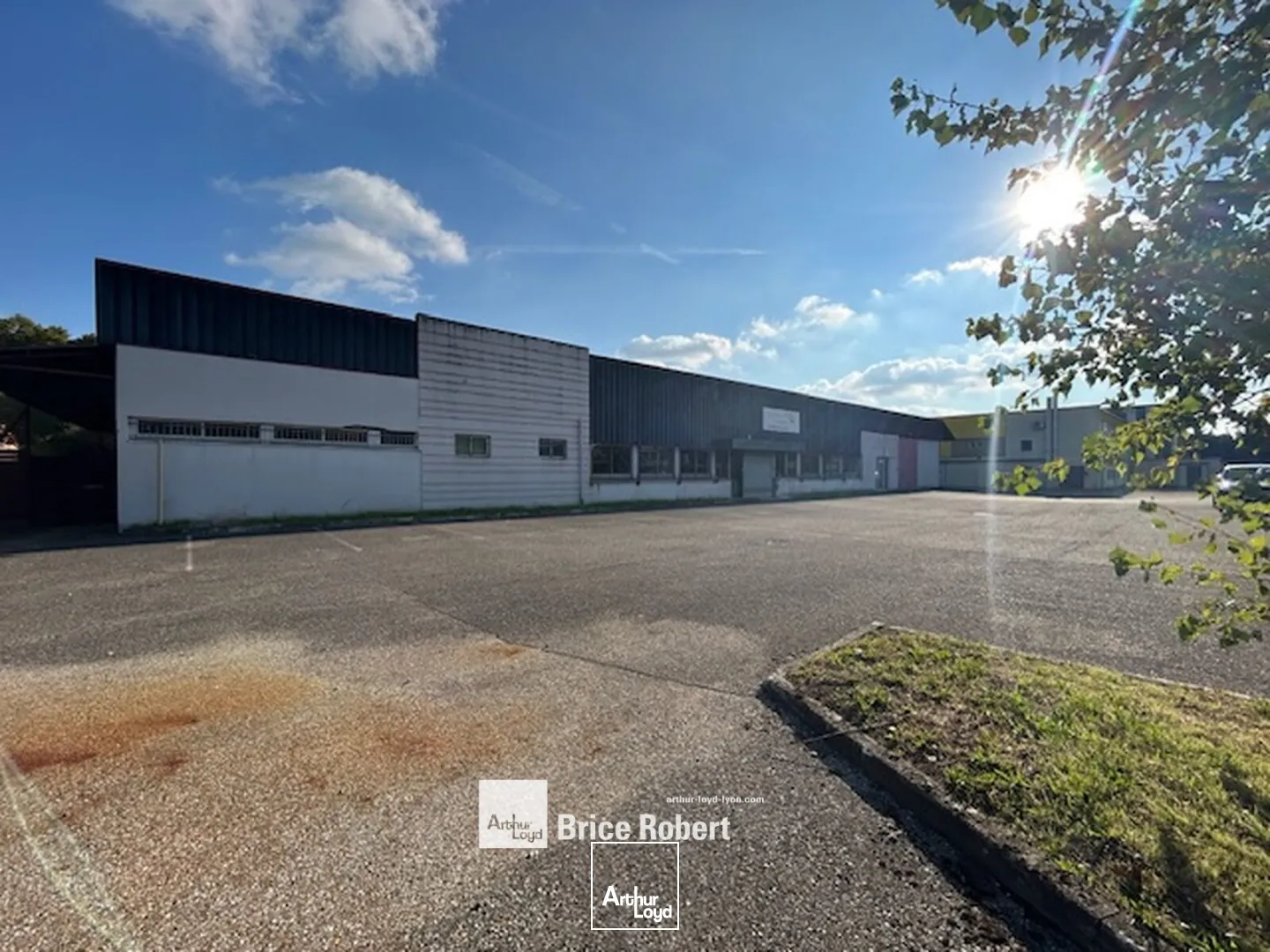 Terrain 2200 m² · à Vaulx en Velin · 2 200 m² · 1 650 000 €