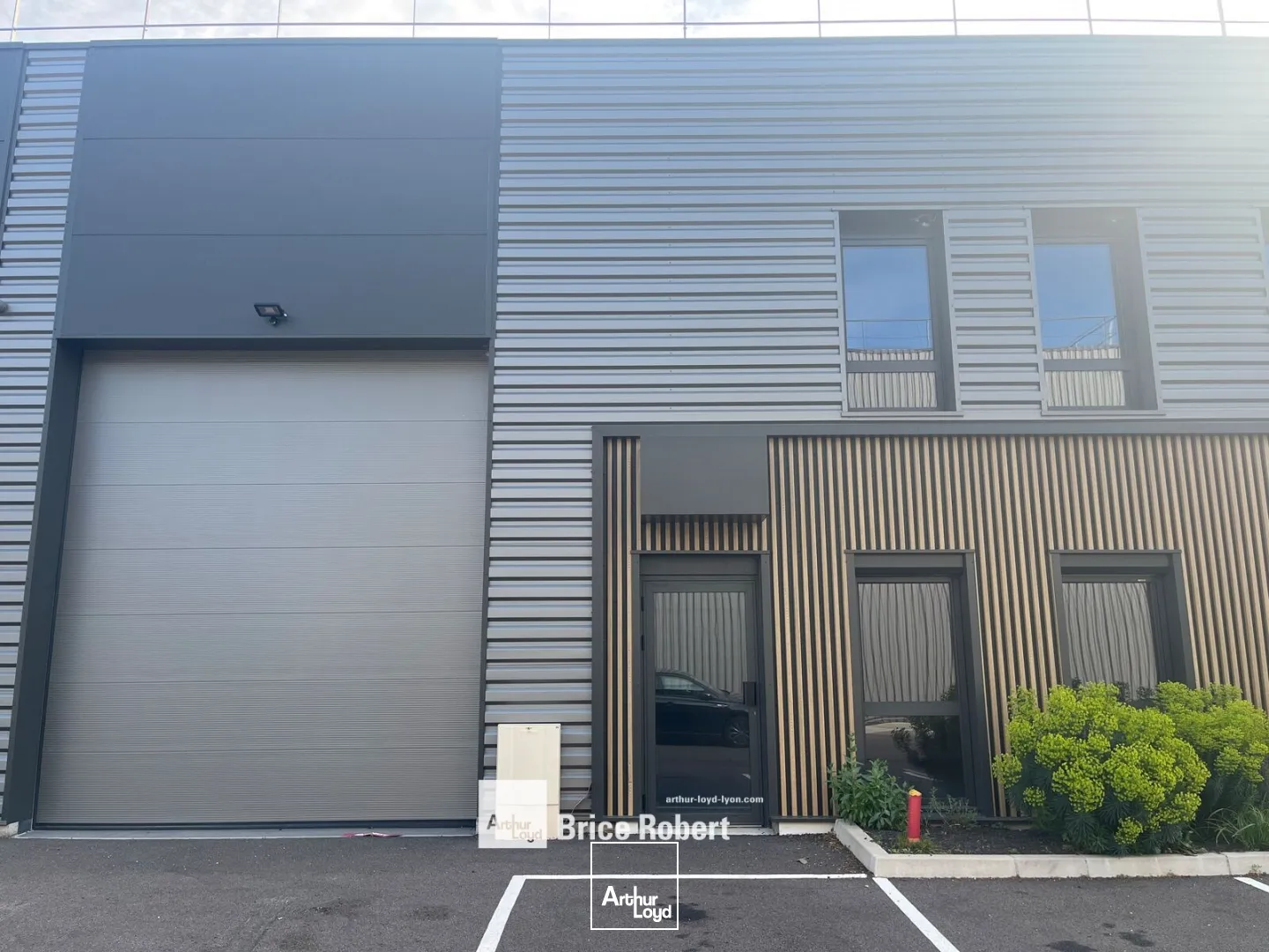 Locaux d'activité & Entrepôts - Vente - VENISSIEUX - 69200 - 256.05-256.05 - 7896300