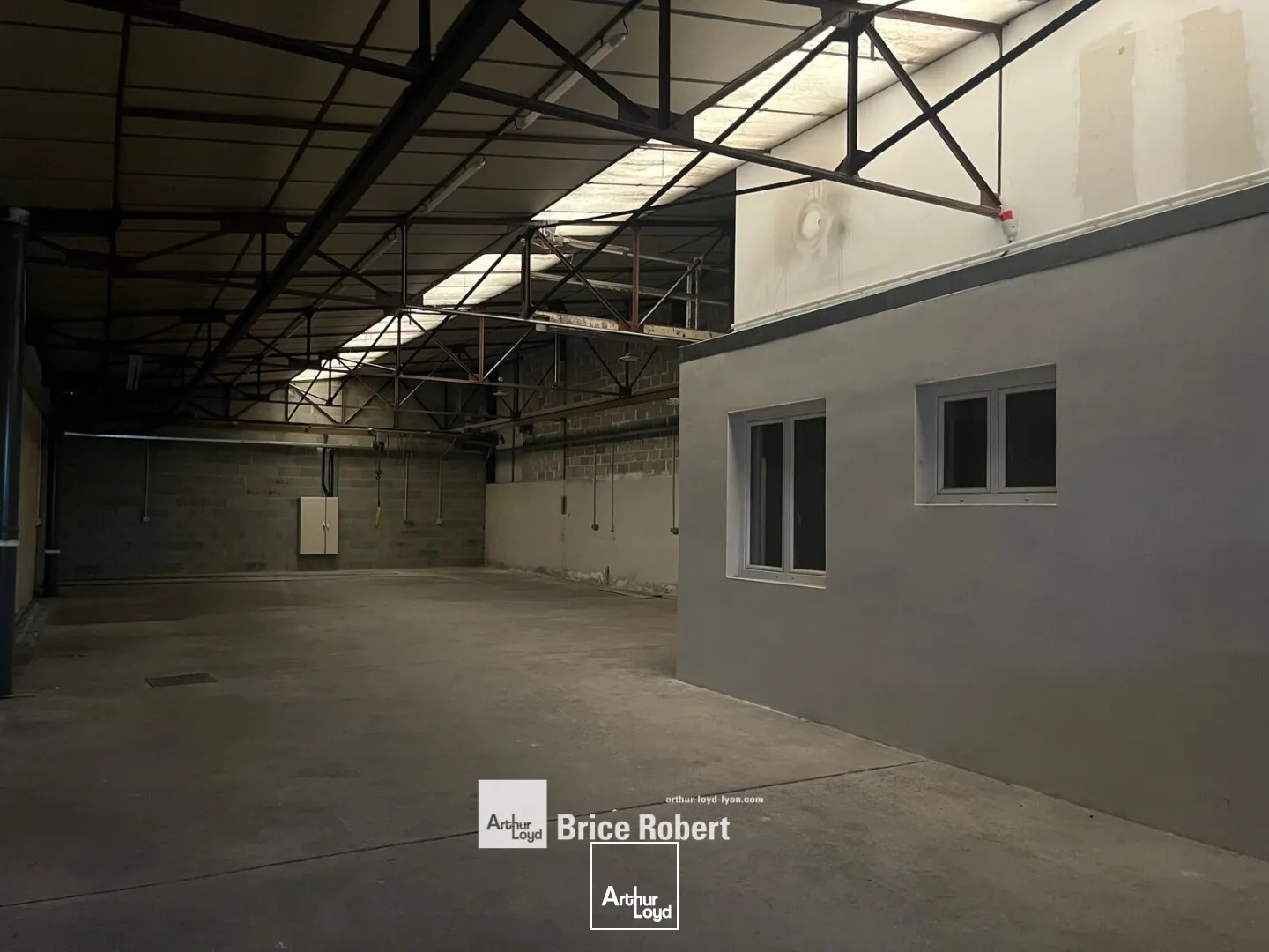 Locaux d'activité & Entrepôts - Location - BEAUVALLON - 69700 - 323-323 - 7896515