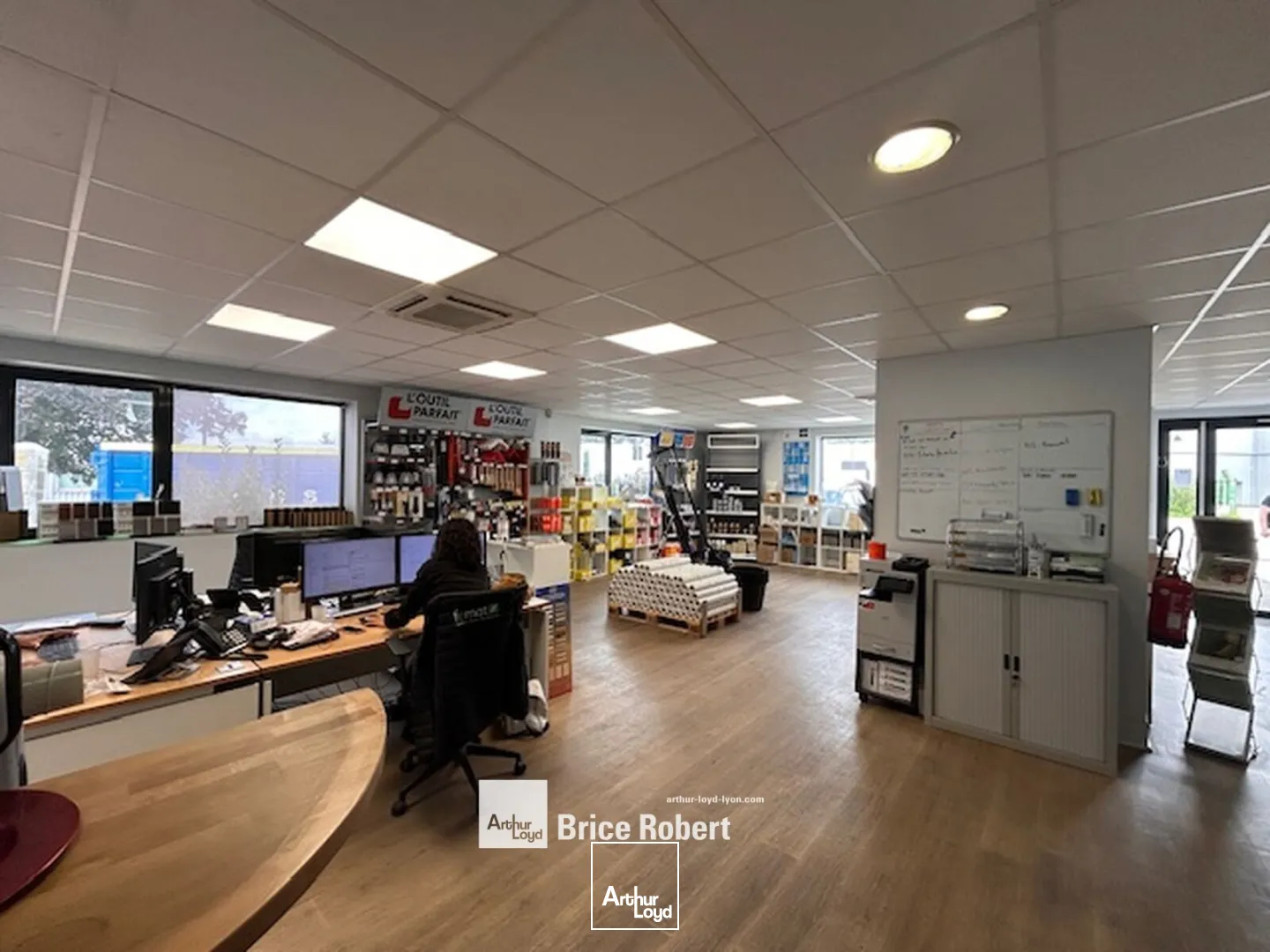 Local commercial 920 m² · à Corbas · 920 m² · 950 000 €