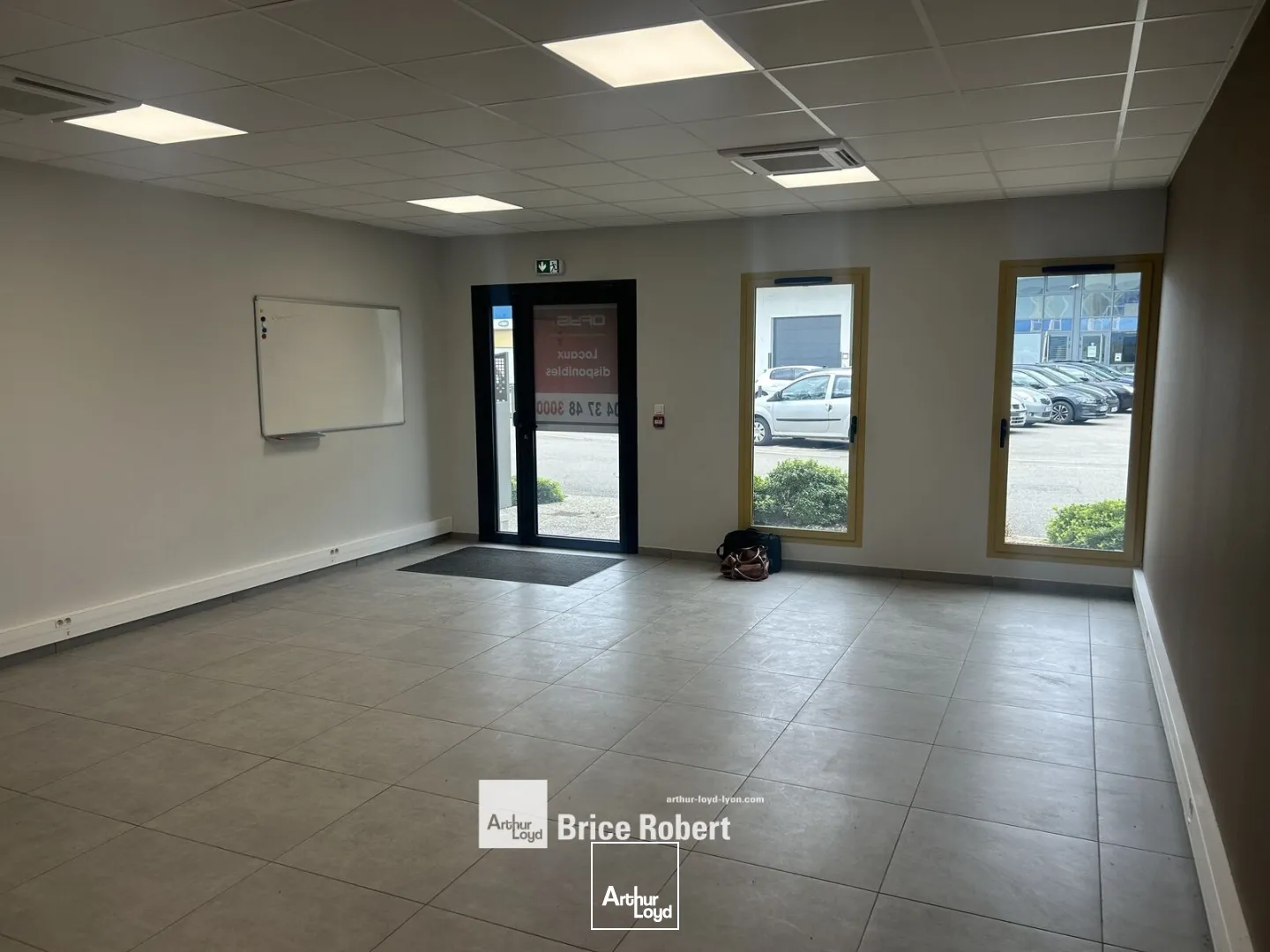 Locaux d'activité & Entrepôts - Location - SAINT BONNET DE MURE - 69720 - 218-967 - 7897691