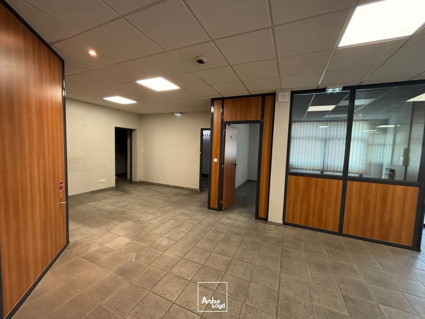 Locaux d'activité & Entrepôts - Location - LA VAUPALIERE - 76150 - 600-600 - 7898316
