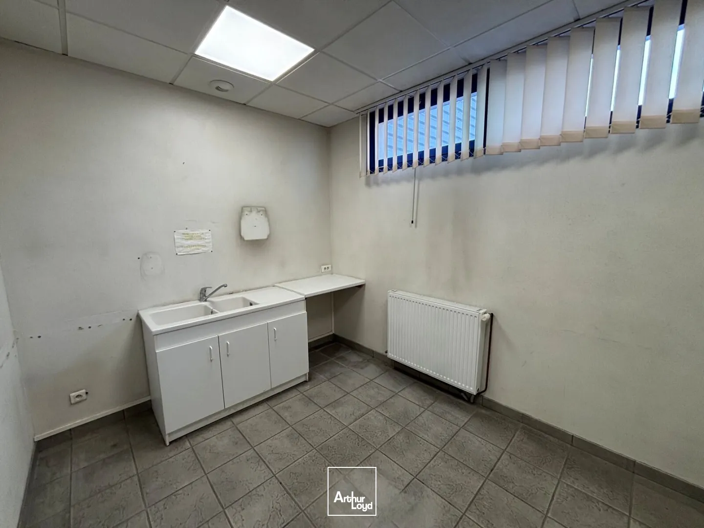 Locaux d'activité & Entrepôts - Location - LA VAUPALIERE - 76150 - 600-600 - 7898318