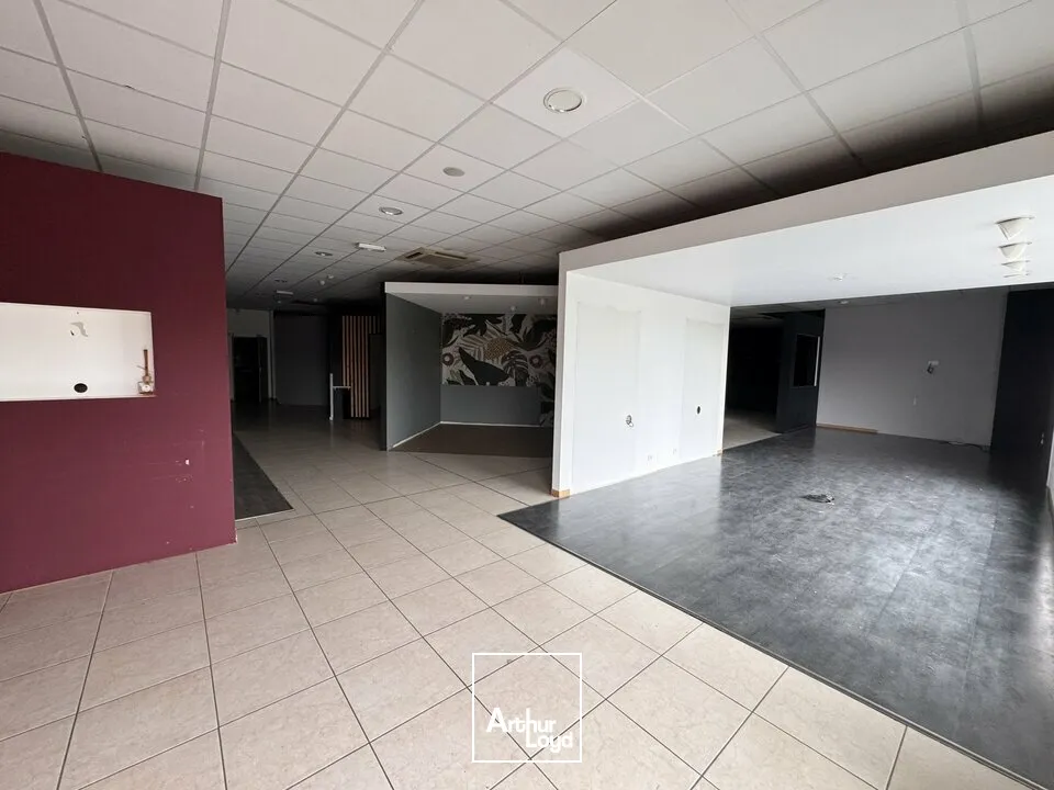 Locaux commerciaux - Location - CHAMPNIERS - 16430 - 470-470 - 7898415