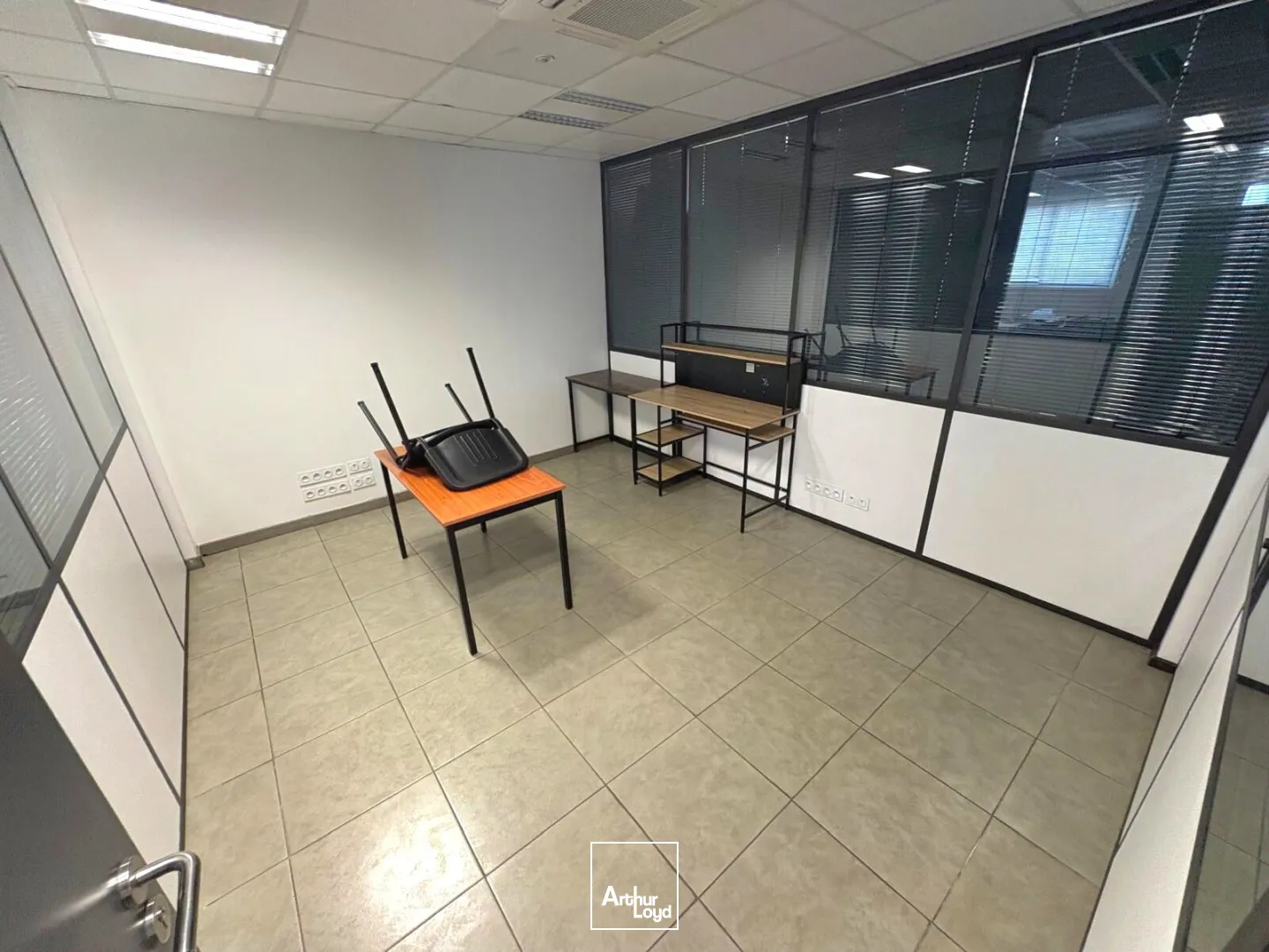 Locaux d'activité & Entrepôts - Location - MARSEILLE - 13015 - 1100-1100 - 7898852