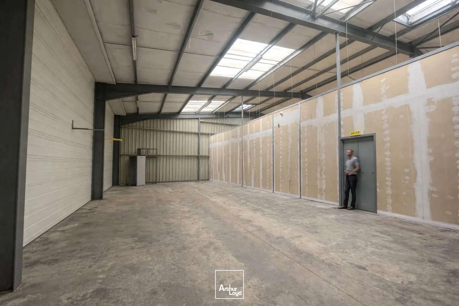 Locaux d'activité & Entrepôts - Location - MAGNY EN VEXIN - 95420 - 240-702 - 7899370