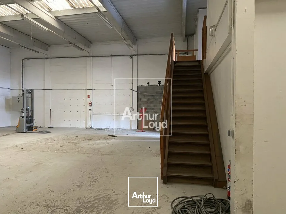 Locaux d'activité & Entrepôts - Location - MOISSY-CRAMAYEL - 77550 - 300-300 - 7899926
