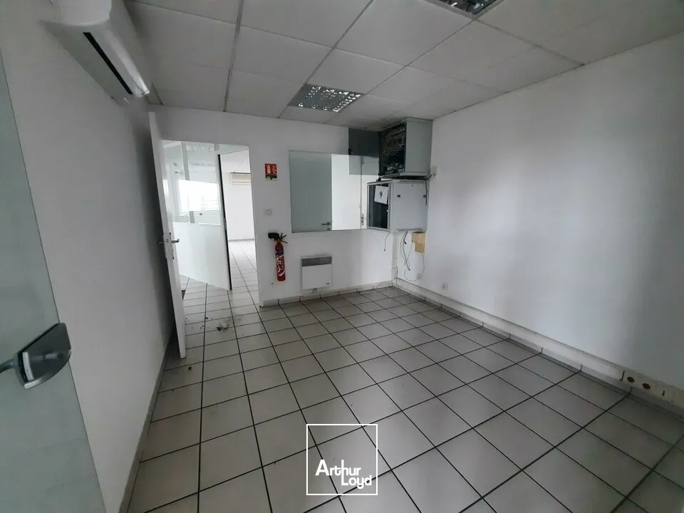 Locaux d'activité & Entrepôts - Vente - PONT-DU-CHÂTEAU - 63430 - 2500-2500 - 7901001