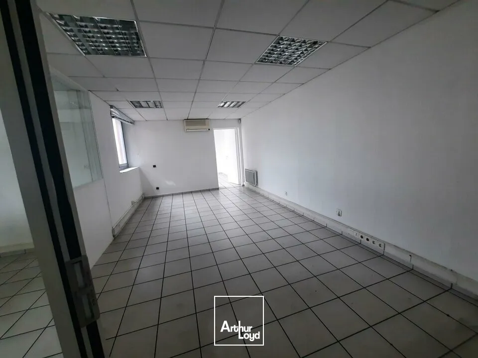 Locaux d'activité & Entrepôts - Vente - PONT-DU-CHÂTEAU - 63430 - 2500-2500 - 7901002