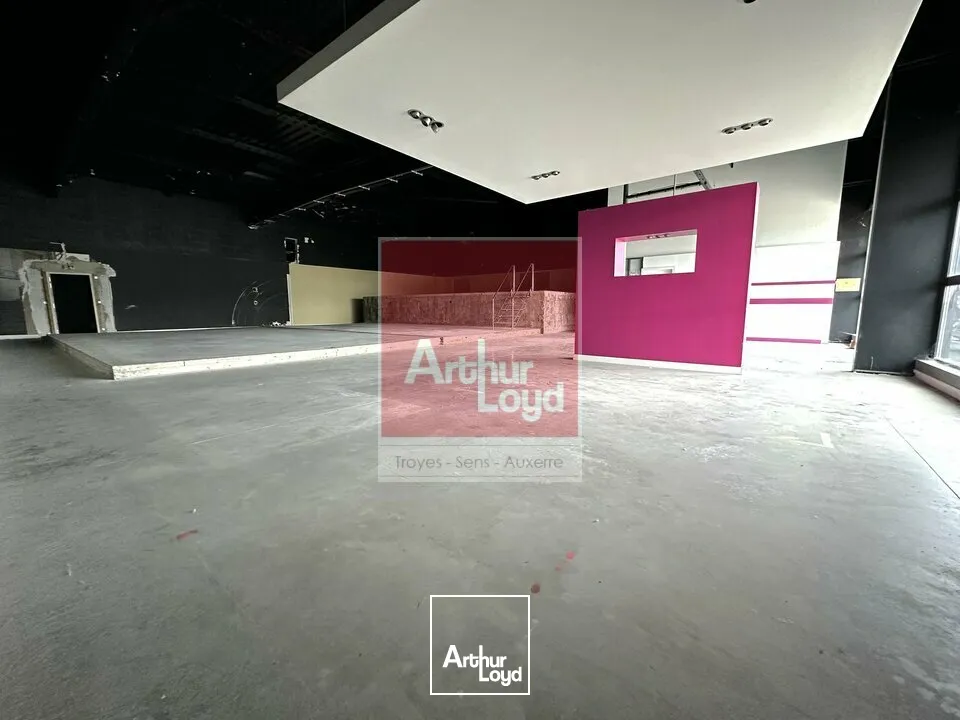 Locaux commerciaux - Vente - VILLECHETIF - 10410 - 1100-1100 - 7901232