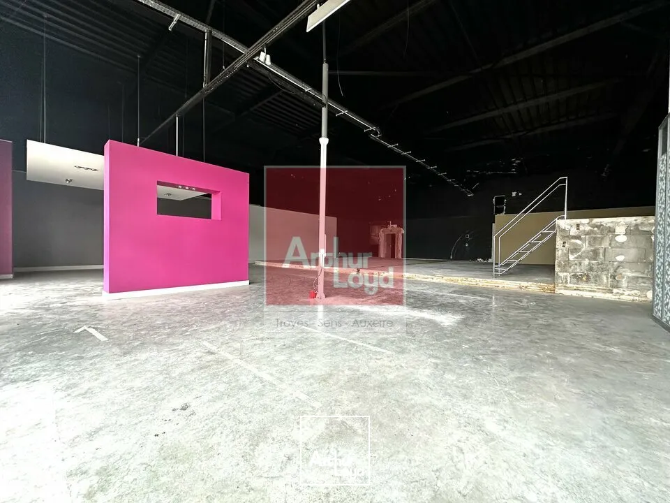 Locaux commerciaux - Vente - VILLECHETIF - 10410 - 1100-1100 - 7901234
