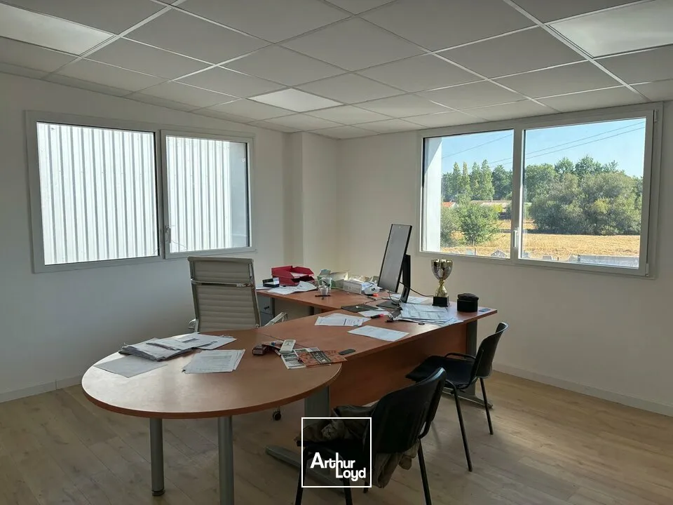 Locaux d'activité & Entrepôts - Vente - LA ROCHE-SUR-YON - 85000 - 550-550 - 7903106