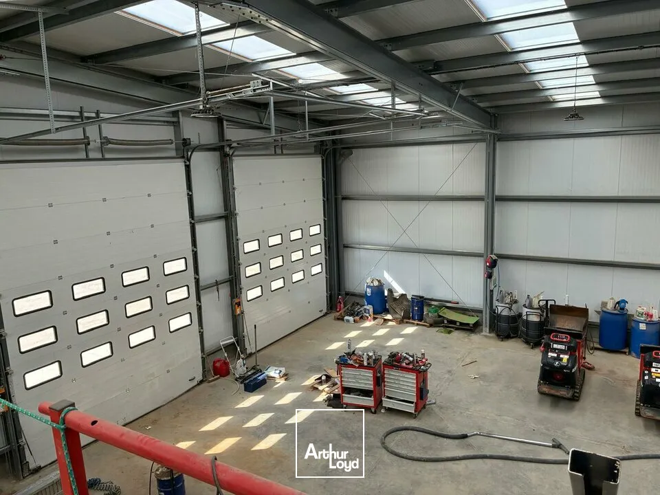 Locaux d'activité & Entrepôts - Vente - LA ROCHE-SUR-YON - 85000 - 550-550 - 7903105