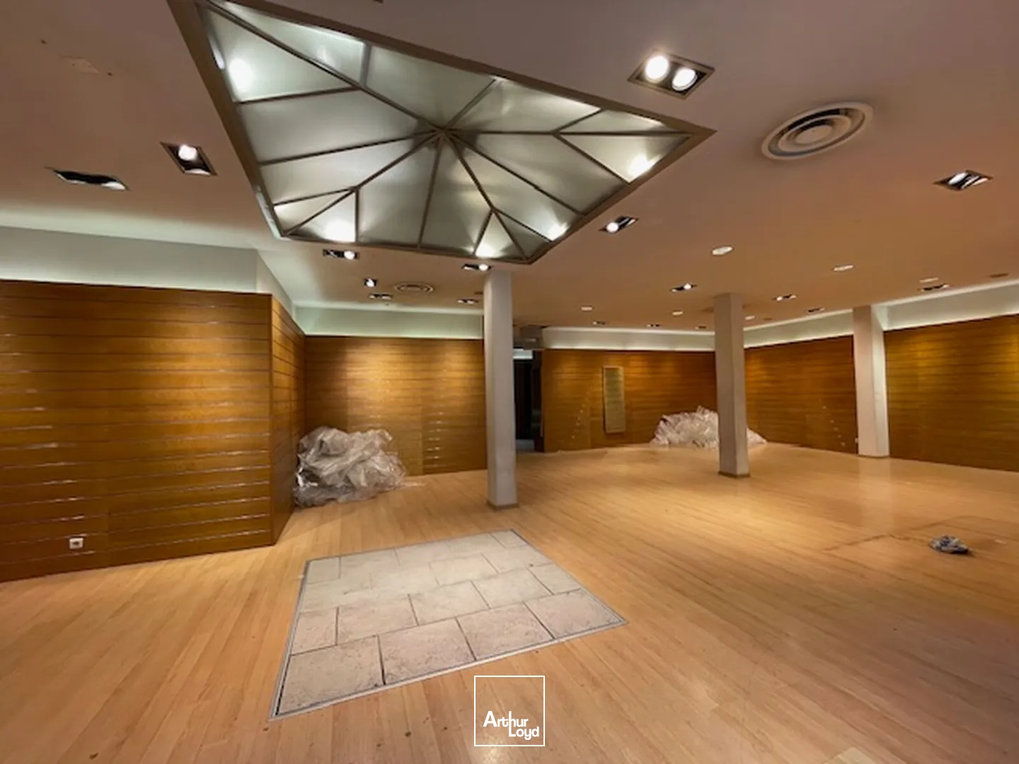 Locaux commerciaux - Location - SOISSONS - 02200 - 163-163 - 7903213