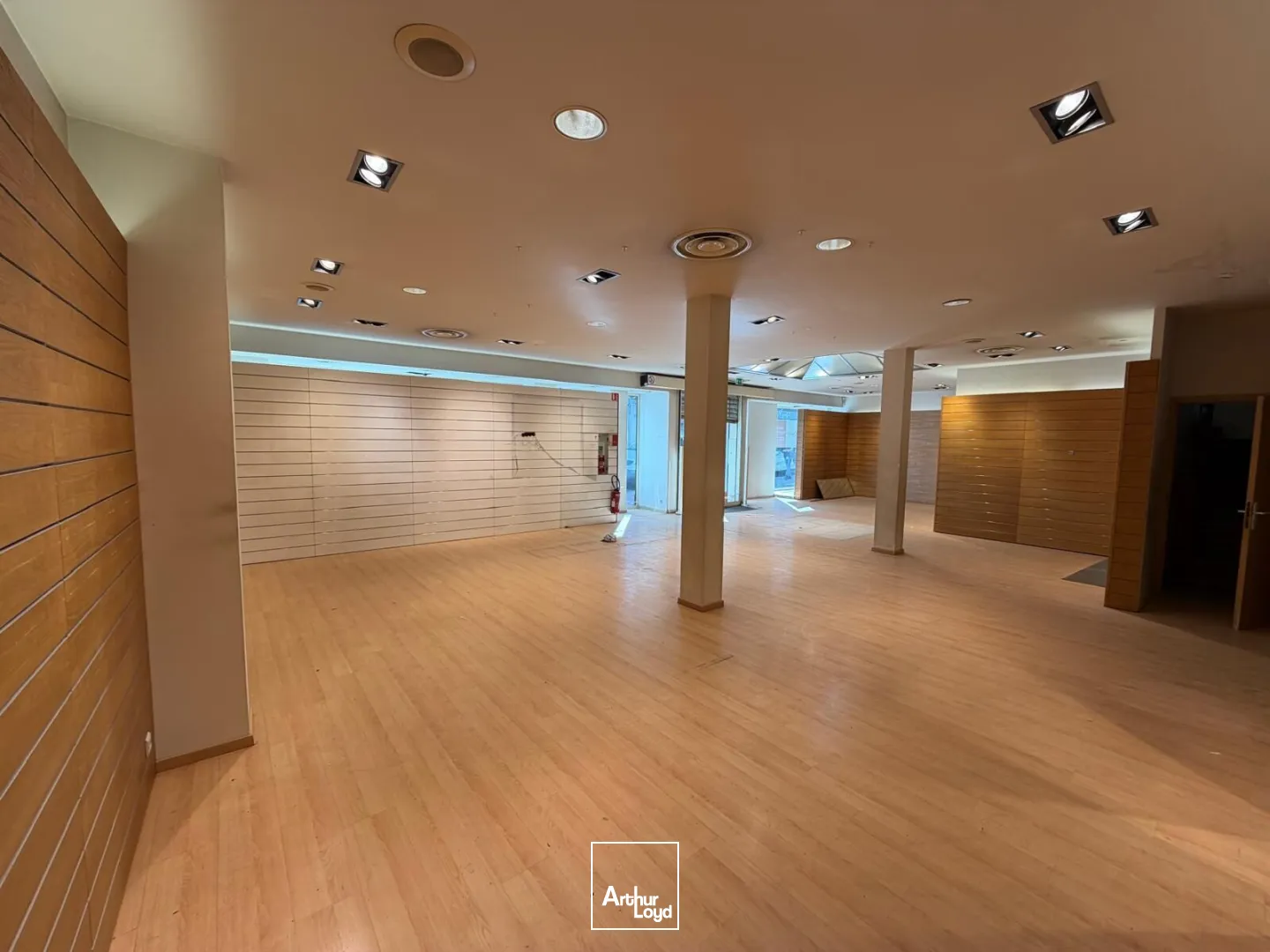 Locaux commerciaux - Location - SOISSONS - 02200 - 163-163 - 7903214