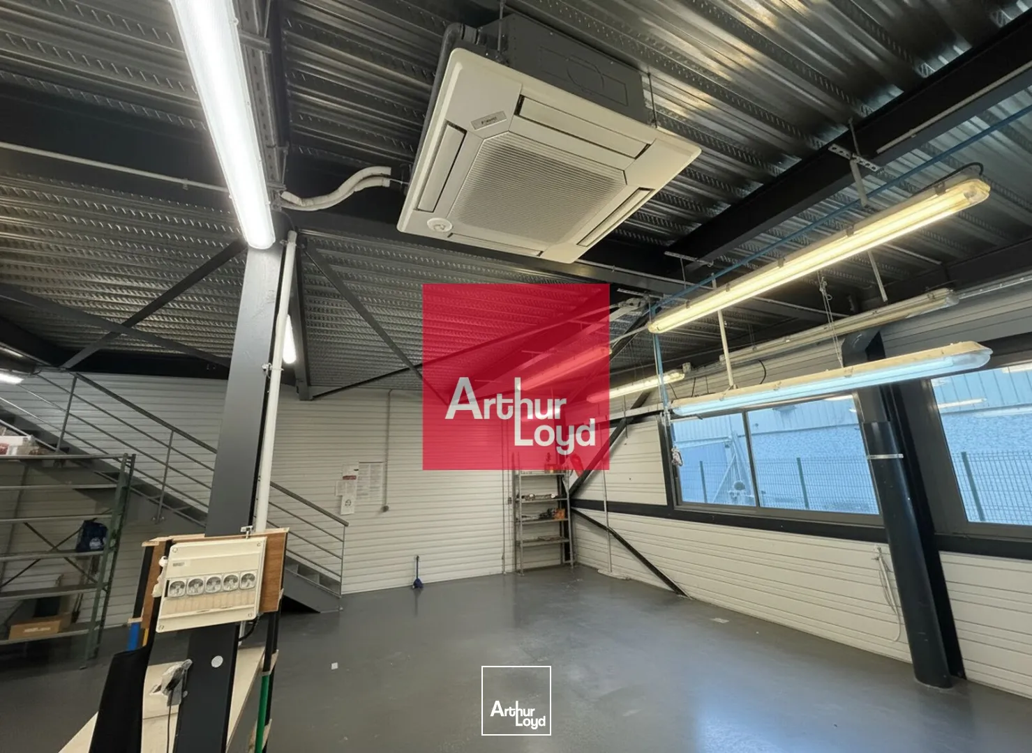 Locaux d'activité & Entrepôts - Vente - VEUREY VOROIZE - 38113 - 371-371 - 7903316