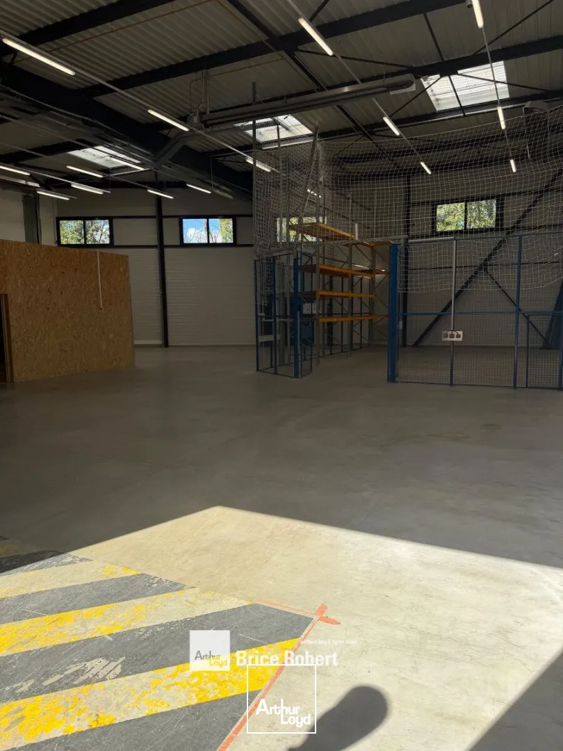 Locaux d'activité & Entrepôts - Location - DARDILLY - 69570 - 670-670 - 7903764