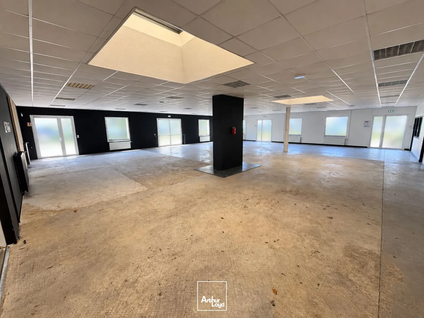 Locaux commerciaux - Location - TILLE - 60000 - 456-456 - 7904250