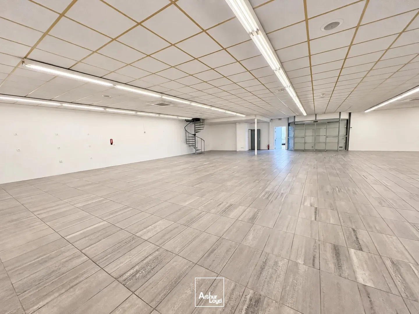 Locaux d'activité & Entrepôts - Location - MAGNY EN VEXIN - 95420 - 240-702 - 7904408