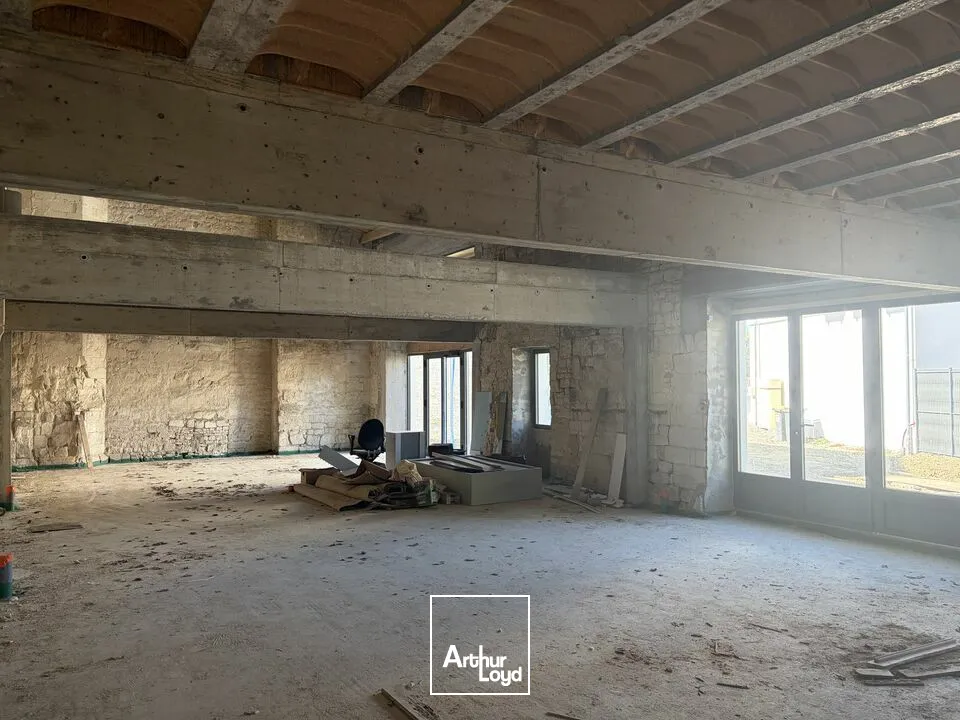 Locaux commerciaux - Location - MAUZÉ-SUR-LE-MIGNON - 79210 - 70-210 - 7905004