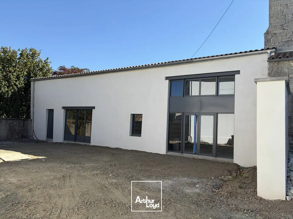 Locaux commerciaux - Location - MAUZÉ-SUR-LE-MIGNON - 79210 - 70-210 - 7905000