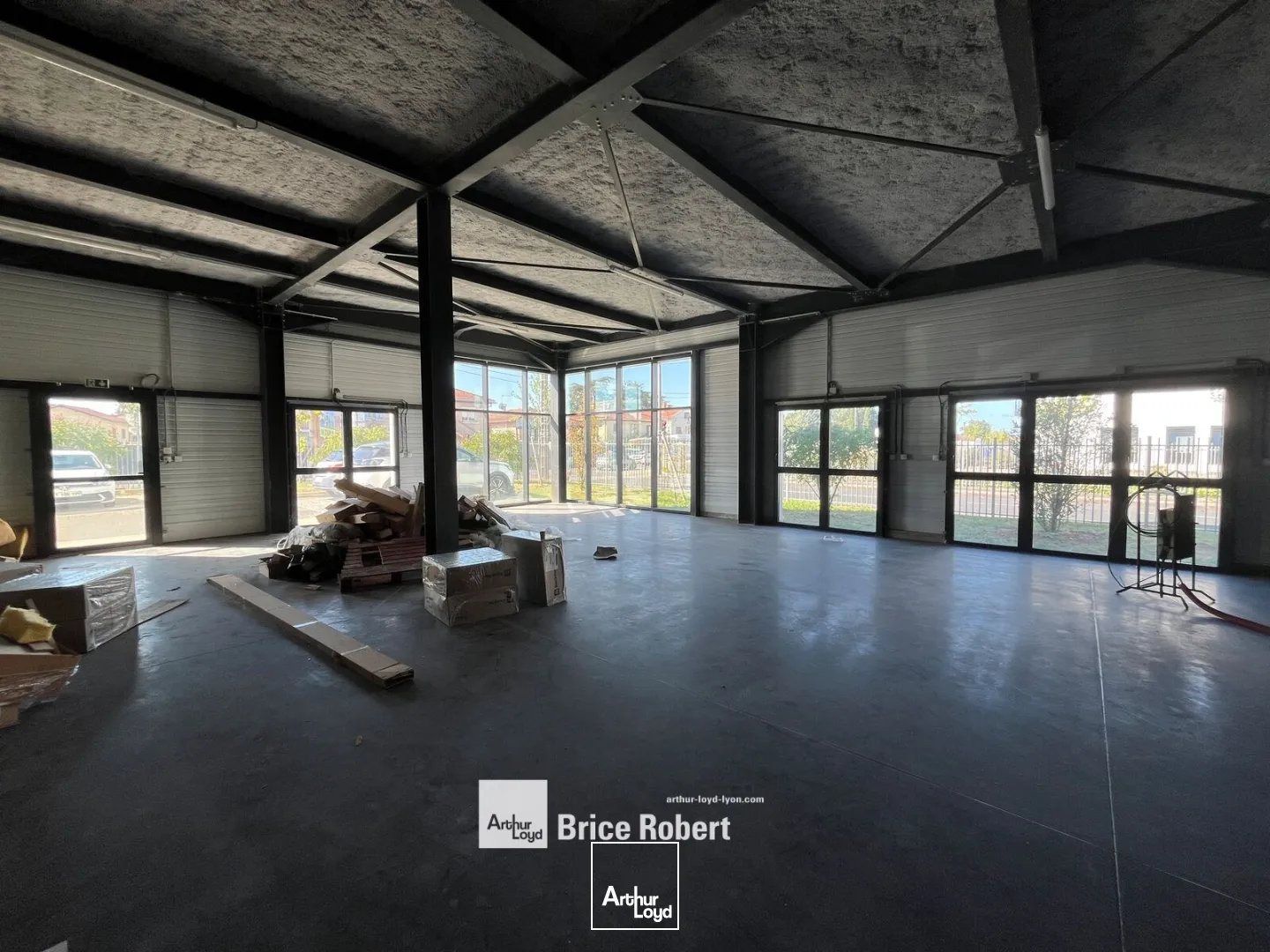 Locaux d'activité & Entrepôts - Vente - DECINES CHARPIEU - 69150 - 301-301 - 7905720