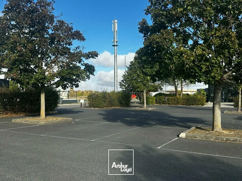 Locaux commerciaux - Vente - SAINT-DOULCHARD - 18230 - 600-600 - 7907338
