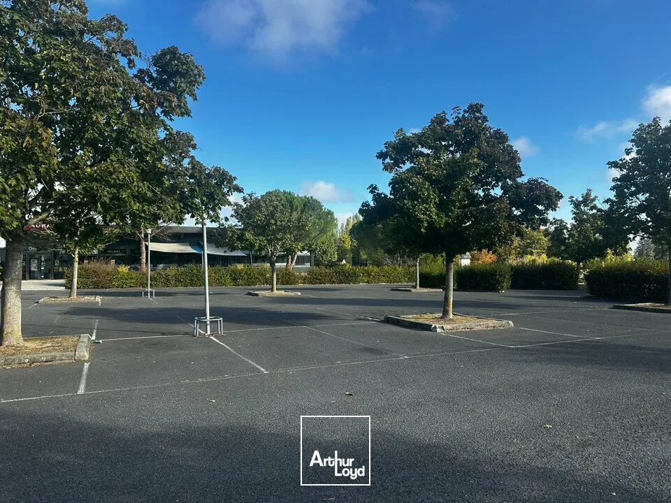 Locaux commerciaux - Vente - SAINT-DOULCHARD - 18230 - 600-600 - 7907339