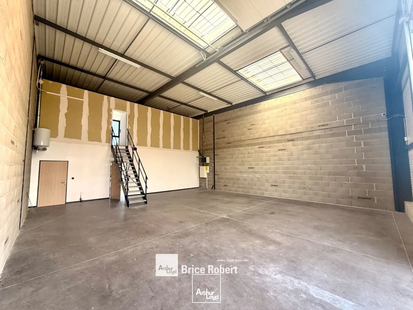 Locaux d'activité & Entrepôts - Location - CHASSIEU - 69680 - 195-195 - 7907607