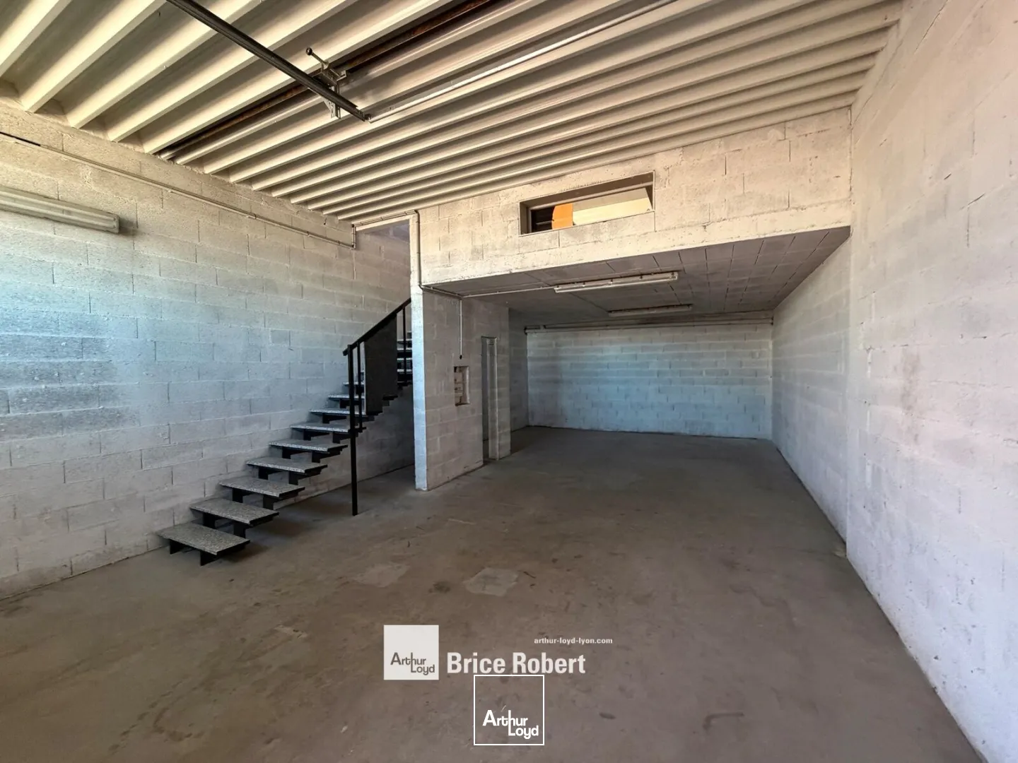 Locaux d'activité & Entrepôts - Location - SAINT PRIEST - 69800 - 100-210 - 7907616
