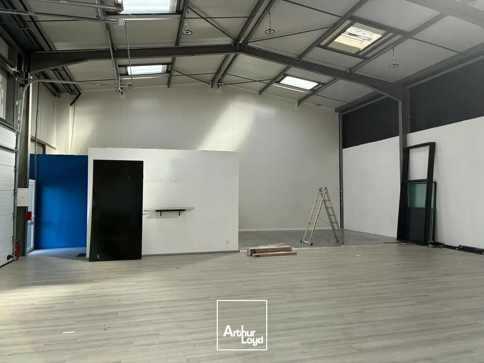 Locaux d'activité & Entrepôts - Location - LE POIRÉ-SUR-VIE - 85170 - 252-252 - 7908966