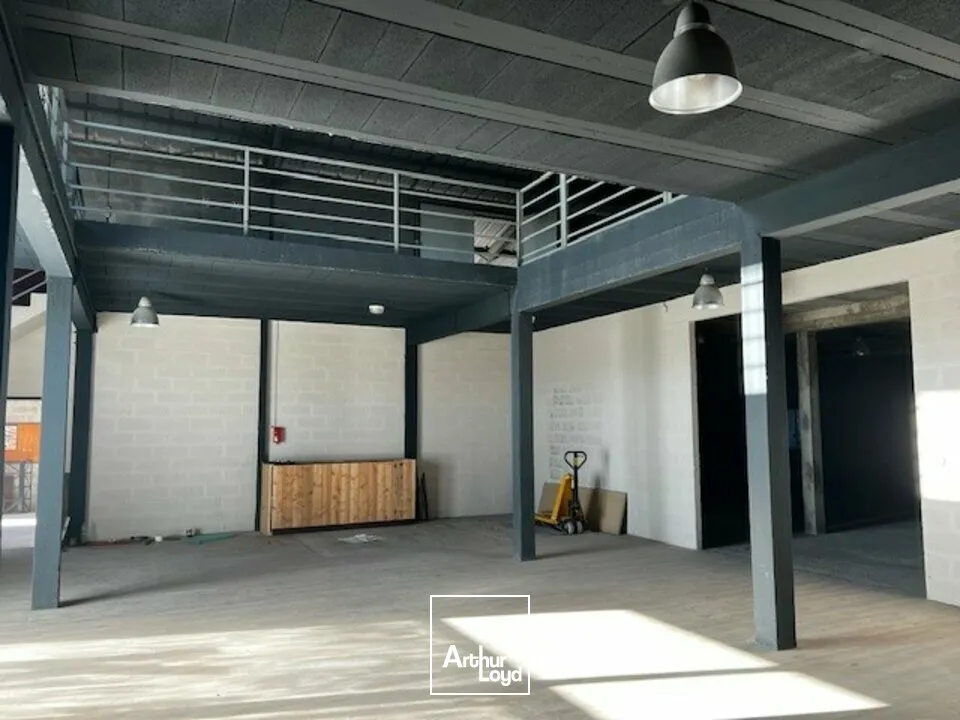 Locaux d'activité & Entrepôts - Location - SAINTE-GEMME-LA-PLAINE - 85400 - 450-450 - 7908971