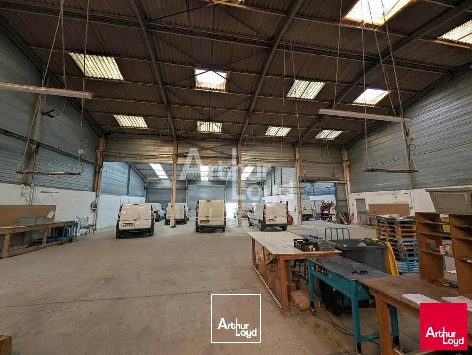 Locaux d'activité & Entrepôts - Vente - SAINT-JACQUES-DE-LA-LANDE - 35136 - 1090-1090 - 7908984