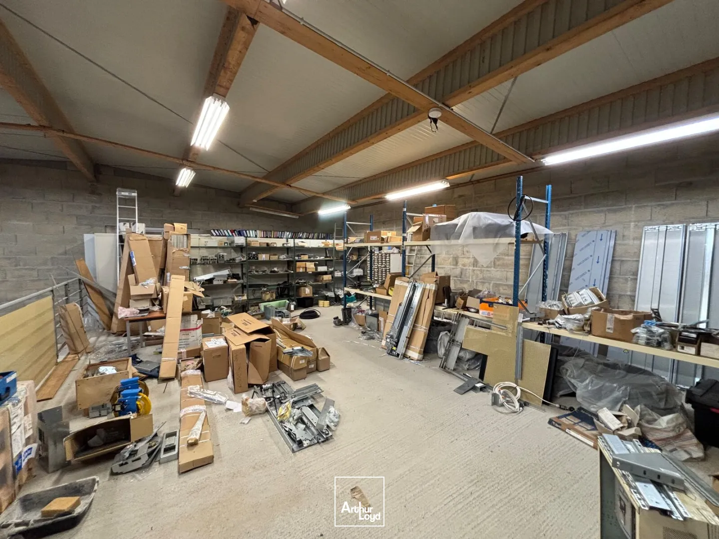 Locaux d'activité & Entrepôts - Location - VERNEUIL EN HALATTE - 60550 - 220-812 - 7909315