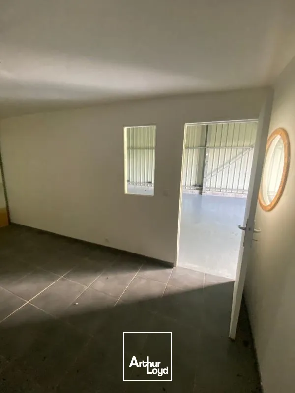 Locaux d'activité & Entrepôts - Location - Le Lamentin - 97232 - 250-250 - 7909825